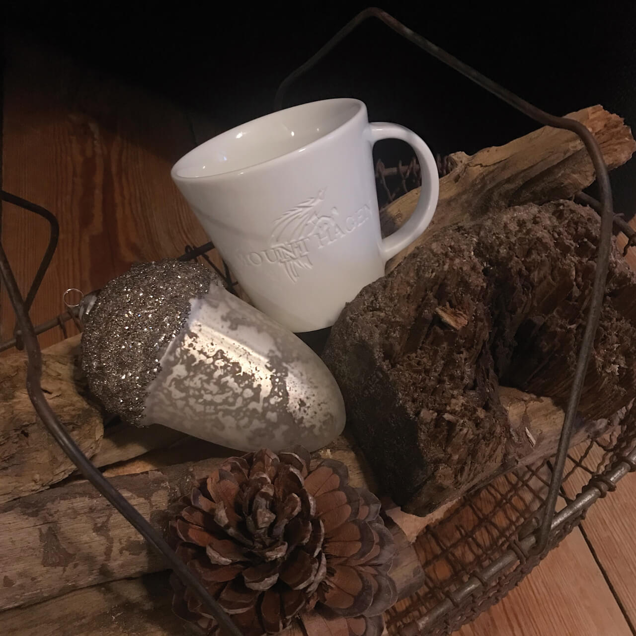 mount-hagen-porzellan-tasse-logo-gestanzt-ambiente